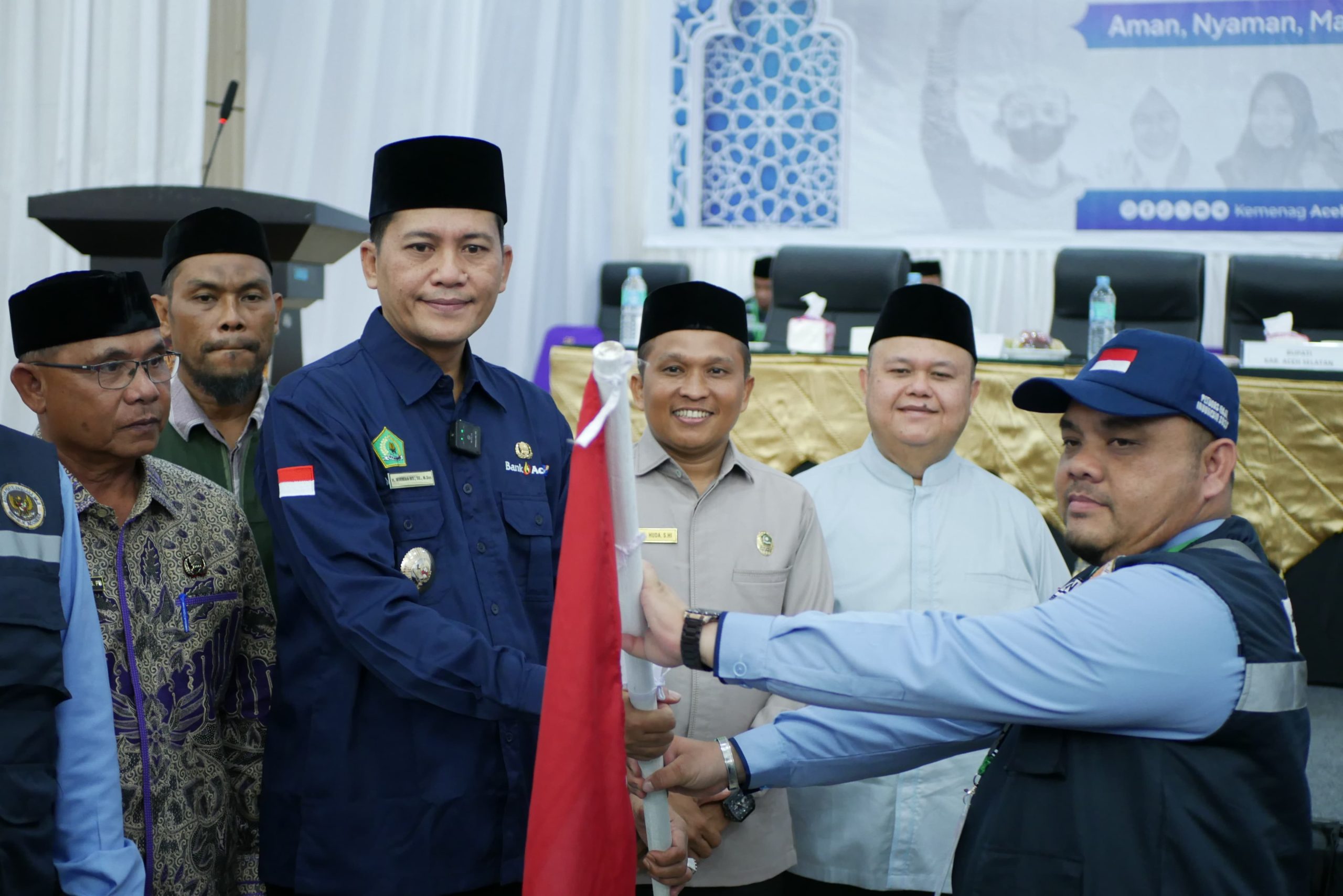 Bupati Aceh Selatan, H. Mirwan MS, SE., M.Sos., Lepas Keberatan Jemaah Haji Kloter 6 Embarkasi Banda Aceh