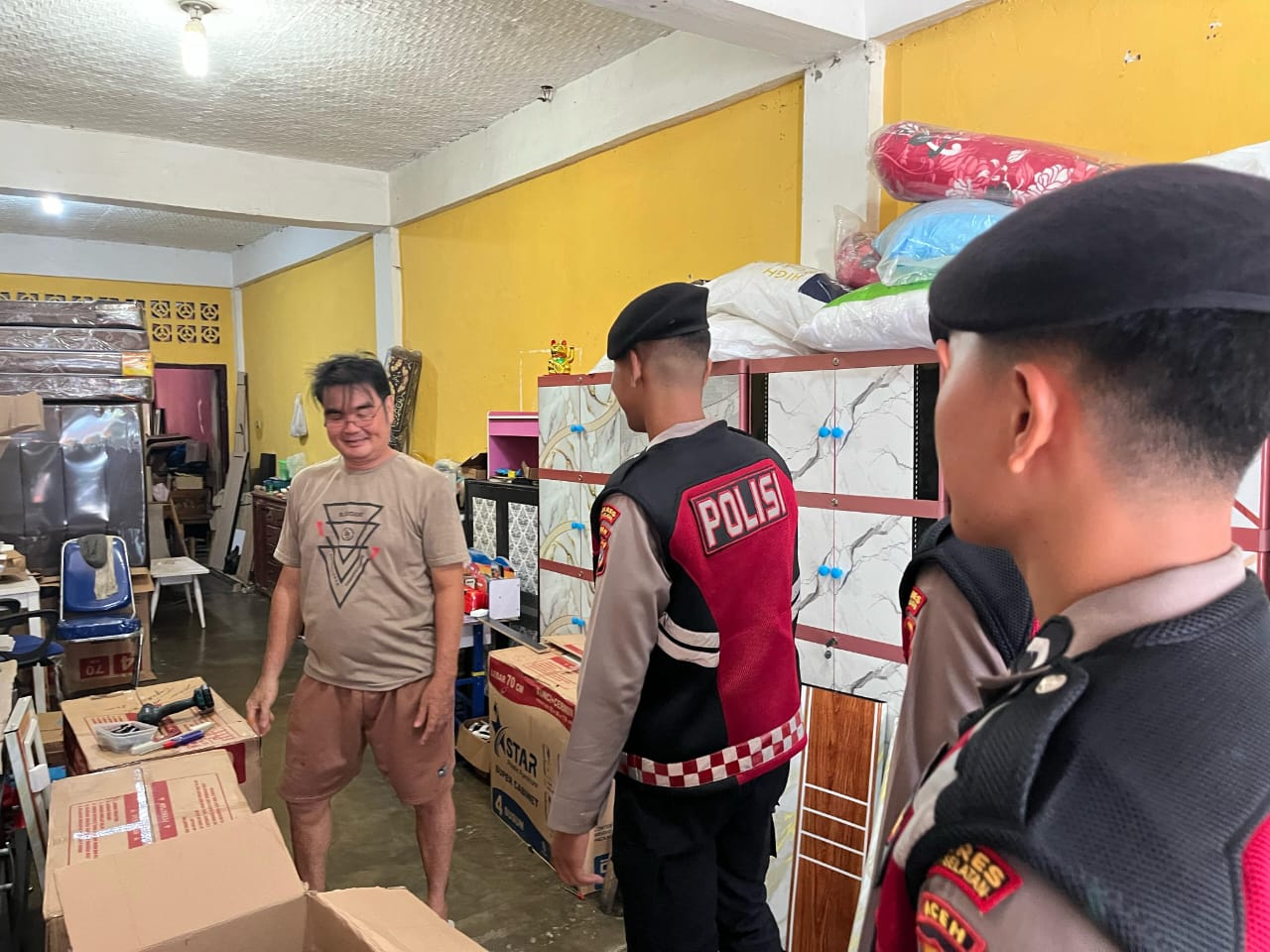 Sat Samapta Polres Aceh Selatan Gelar Patroli Dialogis di Pasar Inpres dan Kawasan Pertokoan