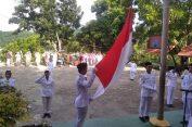 Upacara Bendera Peringati Hari Pendidikan Nasional Tahun 2025, di SMAN Unggul Tapaktuan Berlangsung Khidmat
