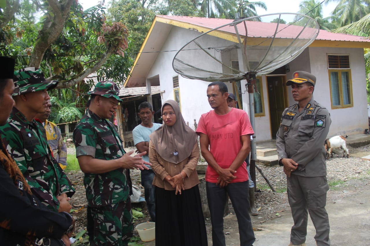 Tangis Haru Abdul Hadi dan Istri, Ucapkan Terima Kasih Kepada TNI atas Bantuan Rumah Lewat Program TMMD