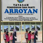 Jum’at Berkah : Ratna Dewi Idris Manik Sosok Seorang Ibu Sedang Memberikan Santunan Kepada Anak-anak Yatim Yang Tinggal Di Panti Aroyan