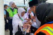 Bupati Aceh Selatan H. Mirwan MS, SE, M.Sos, Antar Jemaah Haji Sampai Ke Bandara SIM