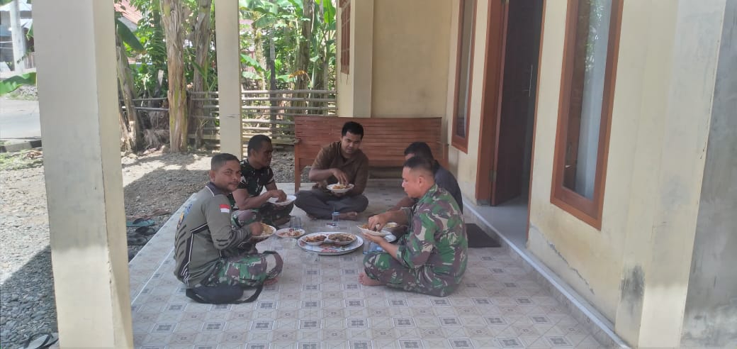 Warga Paya Peulumat Jamu Makan Anggota Satgas TMMD 124 Kodim 0107/Aceh Selatan
