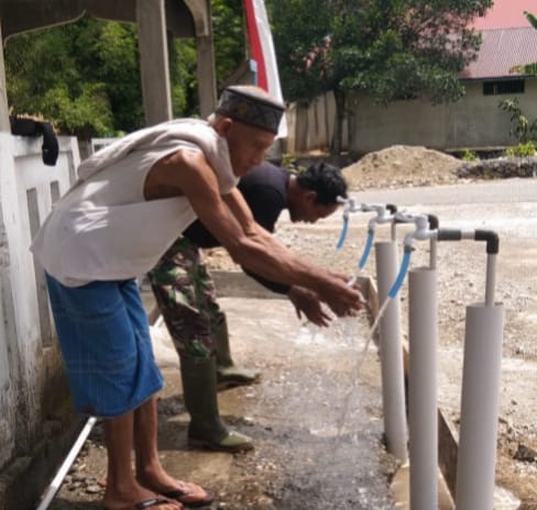 Jalur Pipanisasi Program Unggulan Kasad TMMD ke-124 Kodim 0107/Aceh Selatan Tembus Permukiman Warga, Air Bersih Langsung Dinikmati