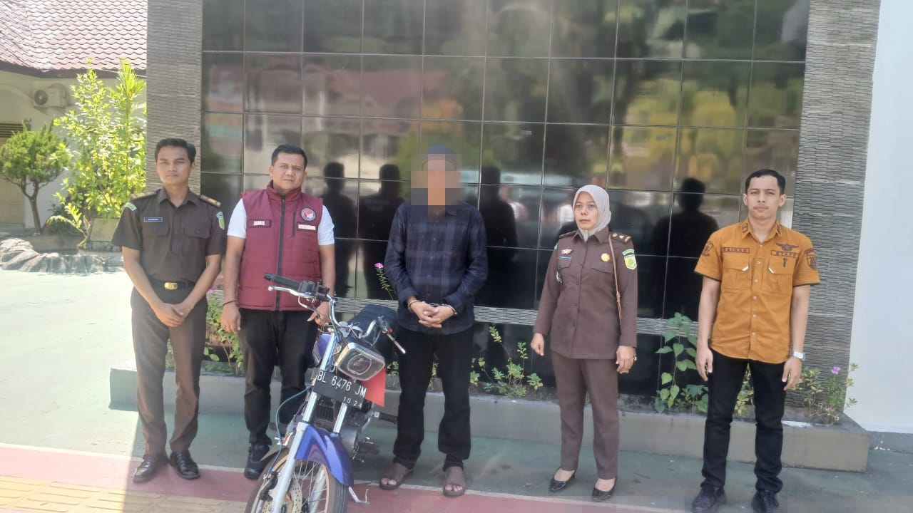 Satresnarkoba Polres Aceh Selatan Serahkan Tersangka Narkotika ke Kejaksaan Negeri