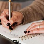 Menulis dari Dalam: Gaya Bahasa yang Membawa Suara Hati