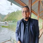 Satu Layar, Dua Jalan