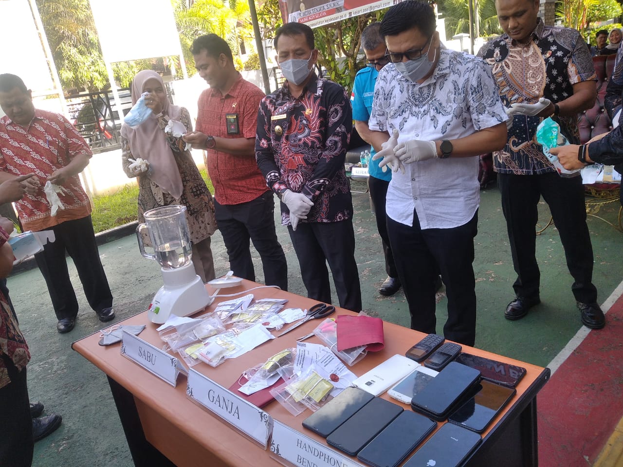 Kejari Aceh Selatan Lakukan Pemusnahan Barang Bukti Perkara Pidana Periode Desember 2024 – Mei 2025