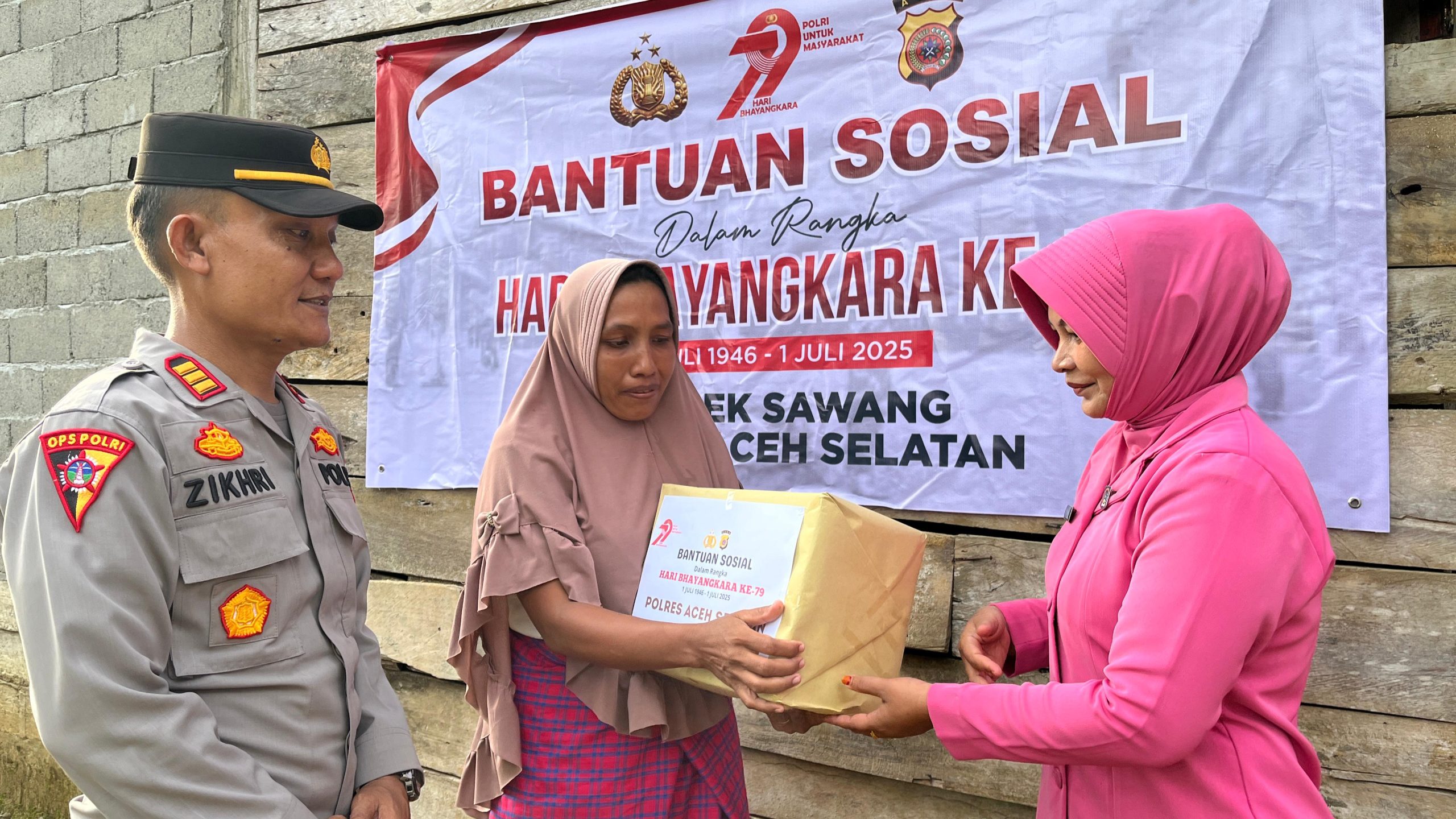 Peduli dan Berbagi, Polsek Sawang Salurkan Bansos Kepada Masyarakat Sambut HUT Bhayangkara ke-79