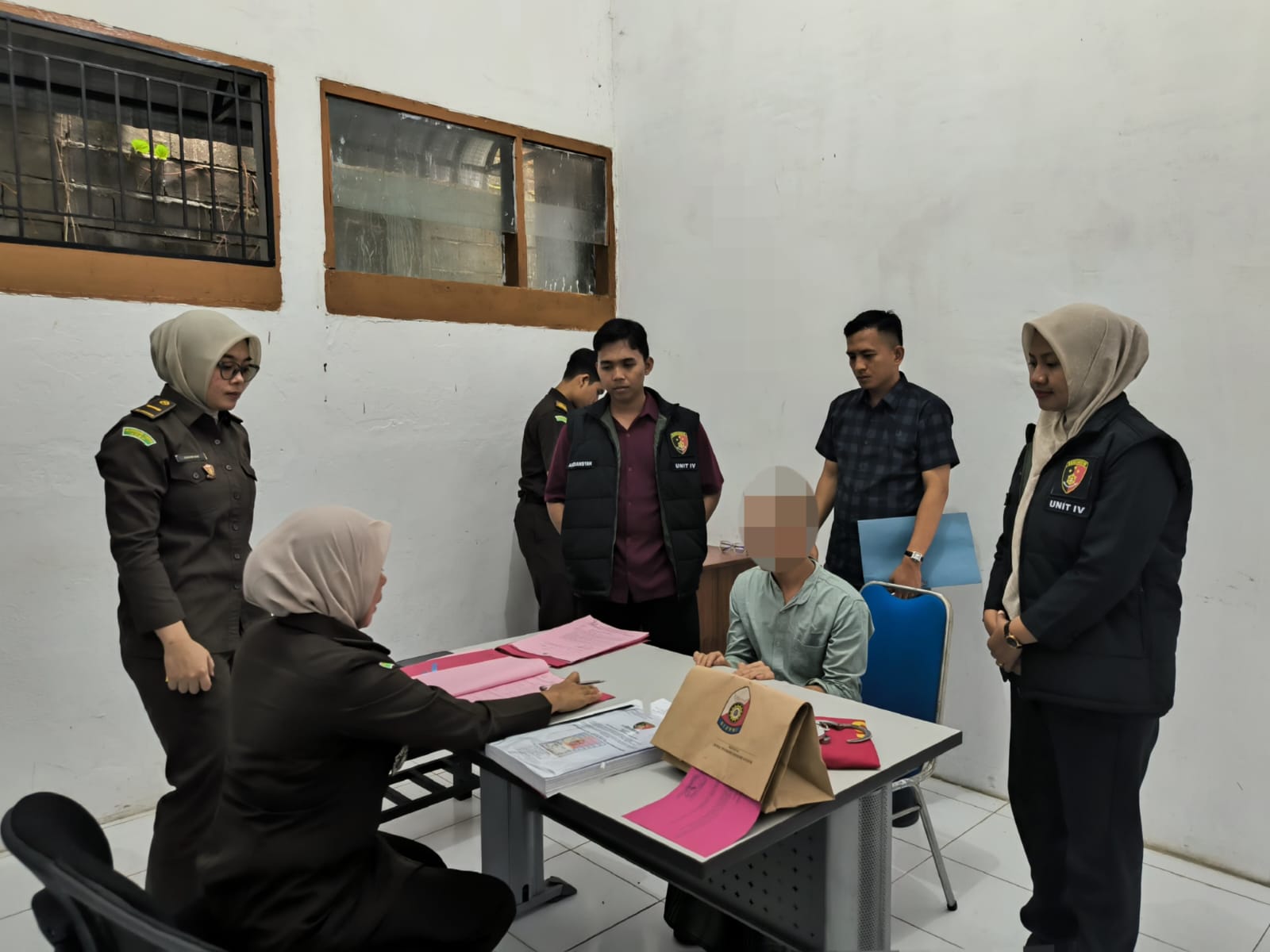 Unit PPA Satreskrim Polres Aceh Selatan Serahkan Dua Tersangka Kasus Pelecehan Seksual terhadap Anak ke Kejari