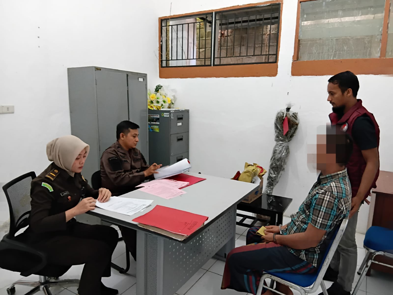 Tuntaskan Berkas Perkara, Sat Resnarkoba Polres Aceh Selatan Serahkan Tersangka Narkoba ke JPU