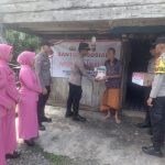 Sambut HUT Bhayangkara ke-79, Polsek Labuhanhaji Timur Salurkan Bansos kepada Warga Kurang Mampu