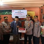 Polres Aceh Selatan Anjangsana dan Salurkan Bansos ke Purnawirawan Polri Sambut HUT Bhayangkara ke-79