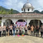 Semangat Hari Bhayangkara Ke-79, Polsek Kluet Utara Gelar Bakti Sosial di Mesjid Al-Munawarah