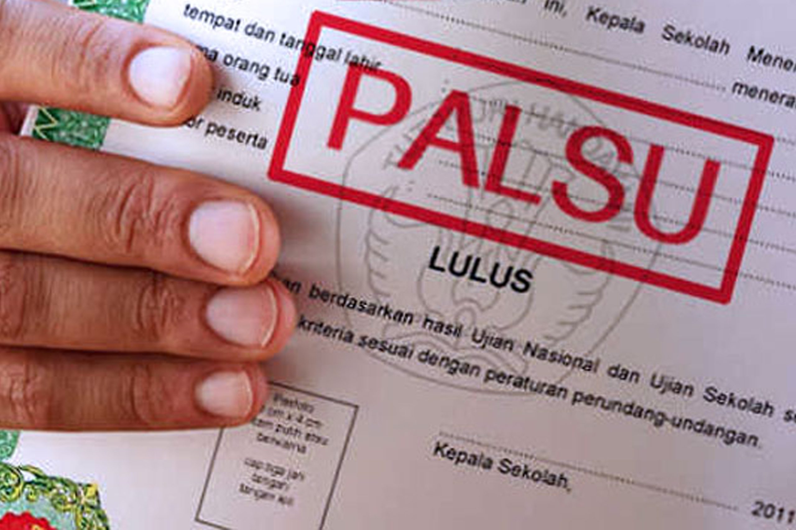 UGM Digugat Ganti Rugi Rp1.000 Triliun, Dalam Sidang Gugatan Ijazah Jokowi yang Digelar di Pengadilan Sleman Yogyakarta,