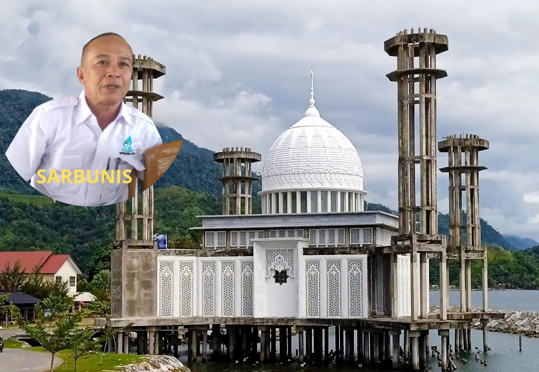 Ikon Wisata Religi Mesjid Terapung  An Nur Tapaktuan : “Jamaah Melaksanakan Ibadah Dibawah Rintik Hujan Yang Menetes Dari Kubah”