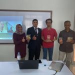 Kombinasi Akademik dan Sosial: Mahasiswa USK Suguhkan Manisan Pala di Sidang Akhir