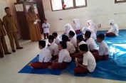 Murid SD Negeri Seuneubok Kandang Belajar dengan Terpal Plastik, Bupati Aceh Timur Diminta Bantu