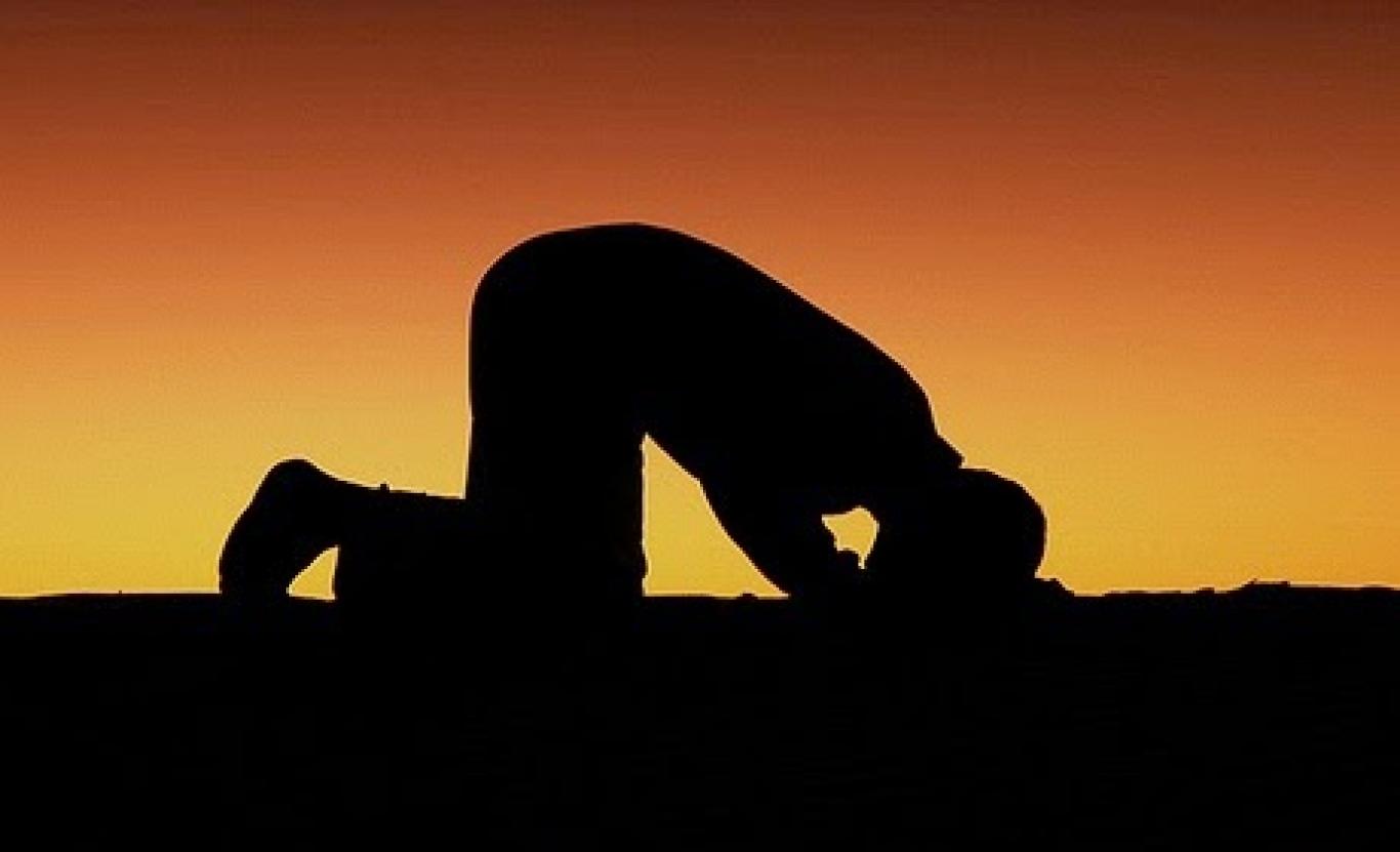 Sujud: Saat Lidah Diam, Tapi Hati Bicara