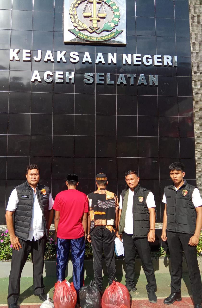 Tahap II Kasus Pencurian, Sat Reskrim Polres Aceh Selatan Limpahkan Tersangka dan Barang Bukti ke Kejaksaan