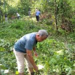 Warga Dusun Ujung Pasir Gampong Lhok Bengkuang Timur Gotong Royong Bersihkan Tanah Kuburan