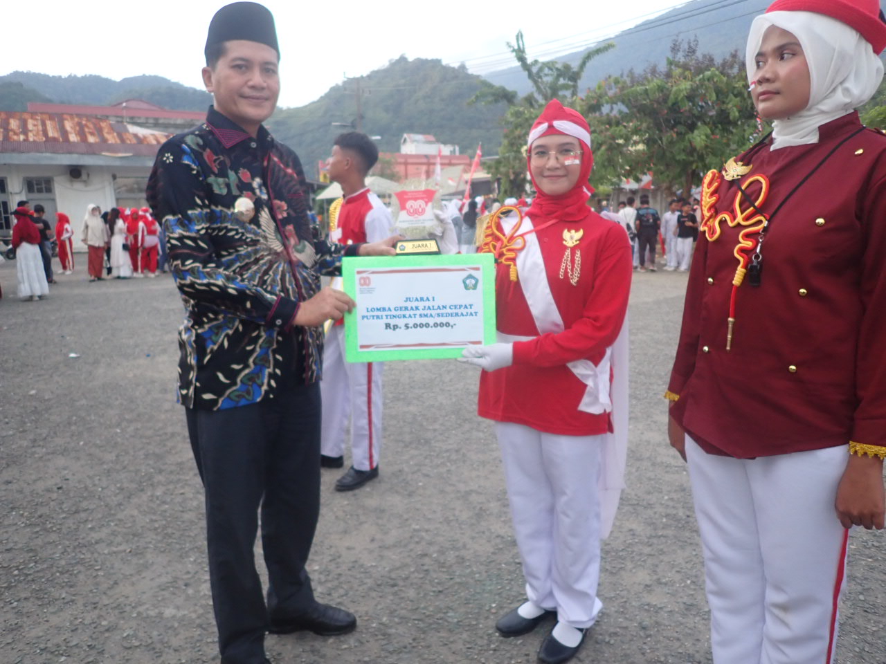 SMAN 1 Tapaktuan Boyong Juara Satu Gerak Jalan Cepat, Bupati Aceh Selatan Ucapkan Selamat