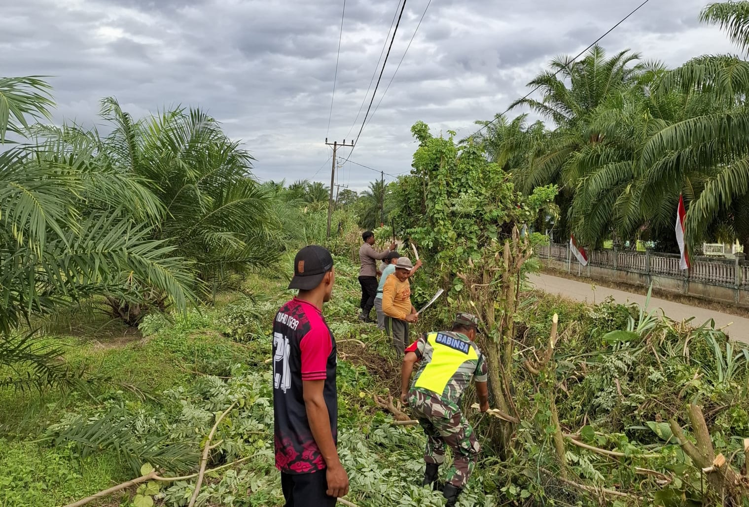 ‎Gerakan Aksi Gotong Royong di Desa Ujung Tanoh Kota Bahagia Sambut HUT ke-80 Republik Indonesia