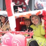 Selesai Upacara HUT ke-80 RI, Dandim 0107/Aceh Selatan Keliling Kota Tapaktuan Dengan Becak Hias