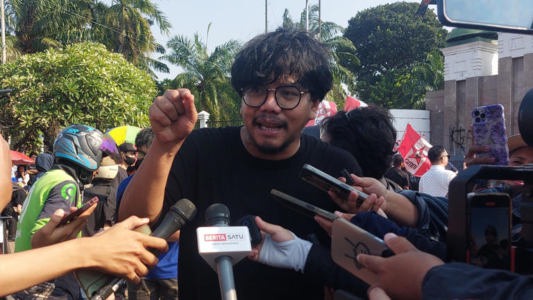 DPR Hanya Penuhi 3 Poin Dari 17+8 Tuntutan Rakyat, Ferry Irwandi: Masih Banyak yang Belum Terjawab!