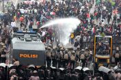 Ribuan Polisi Amankan Demo Tolak Reformasi Polri