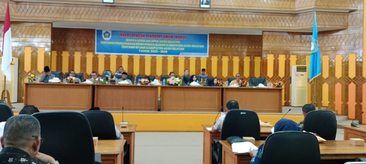 Rema Mishul Azwa Membuka Gelar Dengar Pendapat Umum Terkait Pembahasan Rancangan Qanun Kabupaten Aceh Selatan 