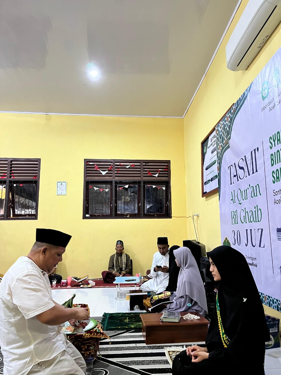 Plt. Sekda Aceh Selatan Dr. Masrizal, M.S.i Menangis Terharu Usai Menyaksikan Langsung Tasmi Perdana 30 Juz Bil Ghaib, Santri MUQAS