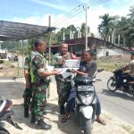 Babinsa Jajaran Kodim 0107/Asel Sebarkan Brosur Penerimaan Prajurit TNI AD Kepada Masyarakat