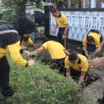 Jumat Bersih Polres Aceh Selatan: Gotong Royong Ciptakan Mushola Nyaman untuk Jamaah