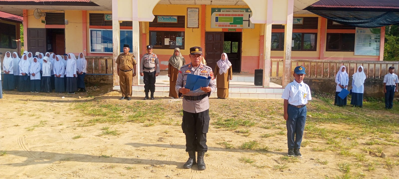 Saweu Sikula: Kapolsek Jajaran Ajak Siswa Hidup Disiplin dan Sampaikan Pesan Kamtibmas