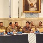 Purbaya Sendiri di Tengah Keramaian: Meski Dikelilingi Menteri,Tak Seorang Pun Mengajaknya Bicara