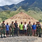 Dansatgas Yonif 112/DJ Tinjau Lokasi Pembangunan Aula Serbaguna untuk Warga Jigobak, Puncak Jaya