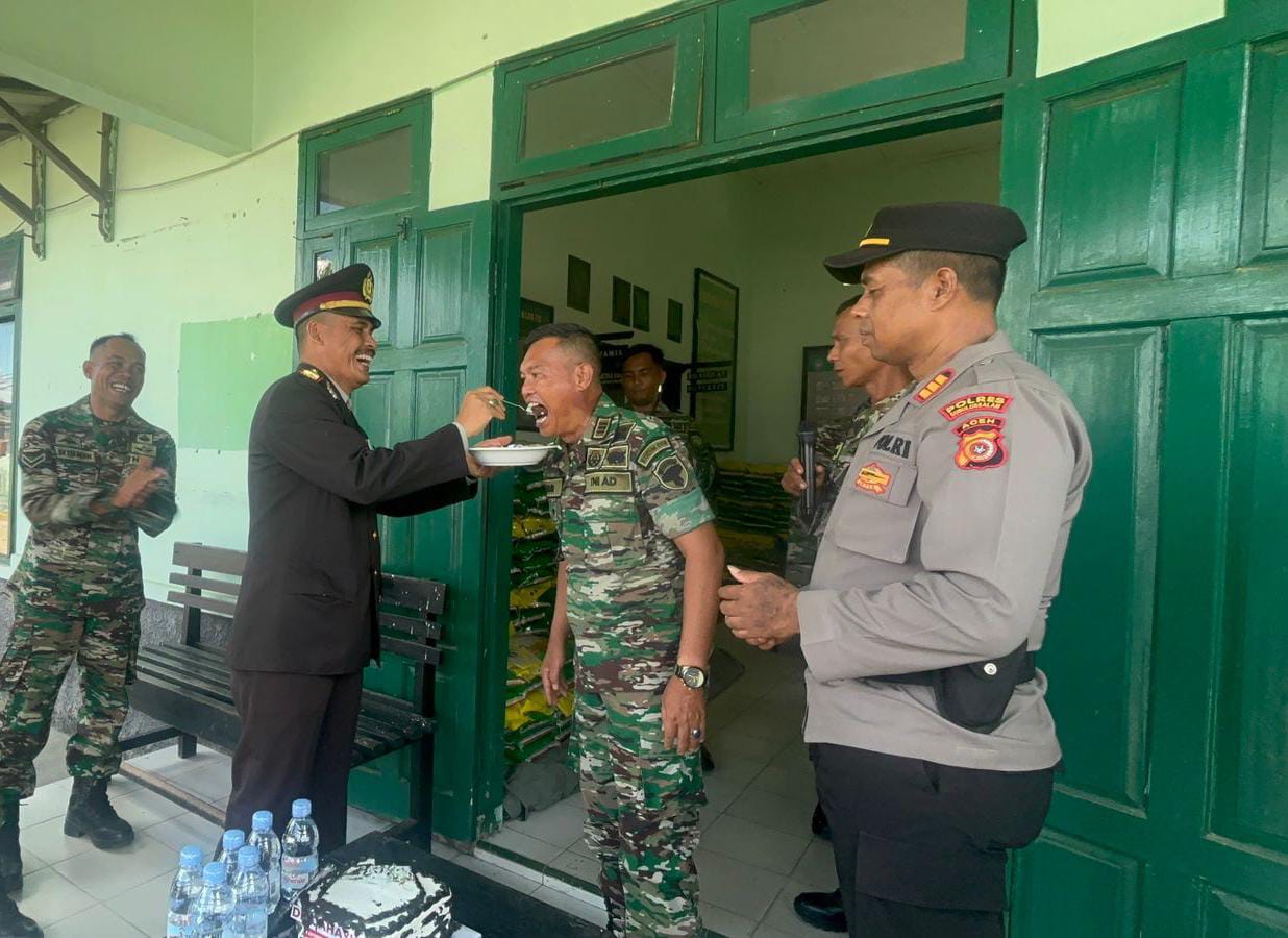 Perkuat Sinergi, Brimob Aceh Kunjungi Koramil 04 Kecamatan Sultan Daulat, Dalam Rangka HUT TNI Ke 80