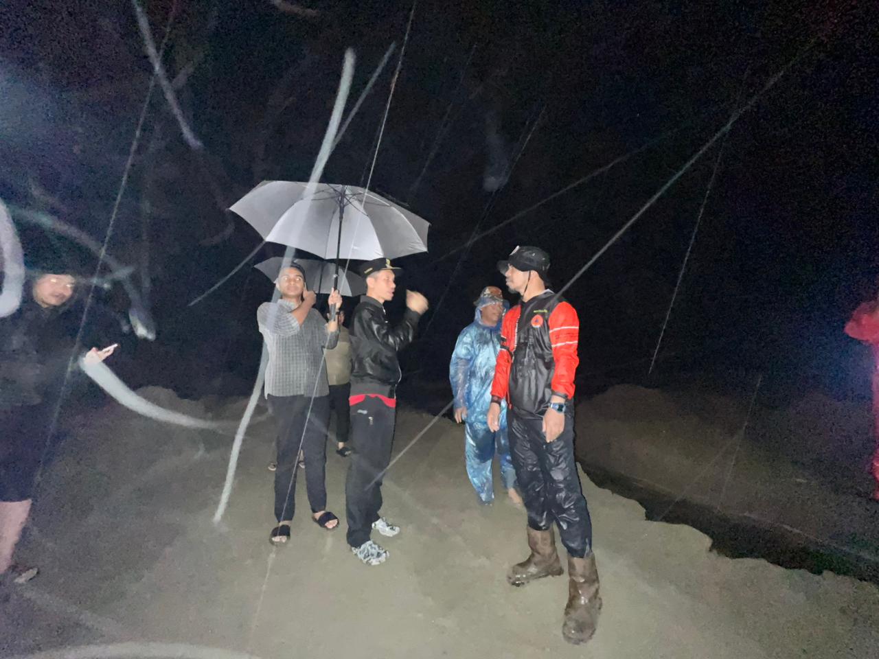 Bupati Tarmizi Tinjau Lokasi Banjir di Wilayah Aceh Barat