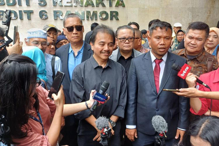 Roy Suryo-Rismon Sianipar dkk Jadi Tersangka Kasus Tudingan Ijazah Palsu Jokowi