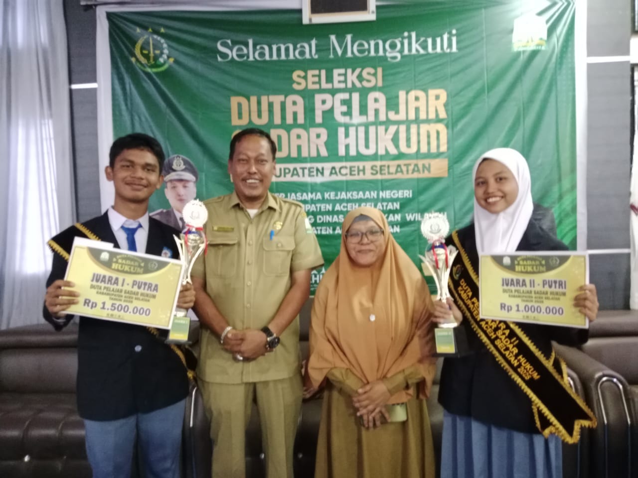 Siswa SMAN Unggul Tapaktuan Raih Juara 1 Duta Pelajar Sadar Hukum Tahun 2025