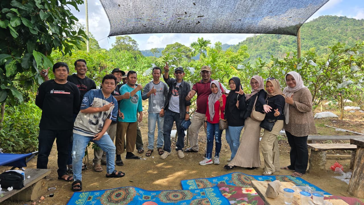Komunitas Wisata Kota Tua nikmati Agrowisata Jambu Kristal Afdhal di Bakongan Timur, Surga Petik Sendiri yang Bikin Ketagihan