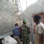 Babinsa dan Warga Gotong Royong Perbaiki Rumah Korban Puting Beliung, Wujud Nyata Kepedulian TNI untuk Rakyat
