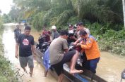 Polres Aceh Selatan Bersinergi dengan TNI dan BPBD, Evakuasi Warga Terdampak Banjir di Kluet Tengah
