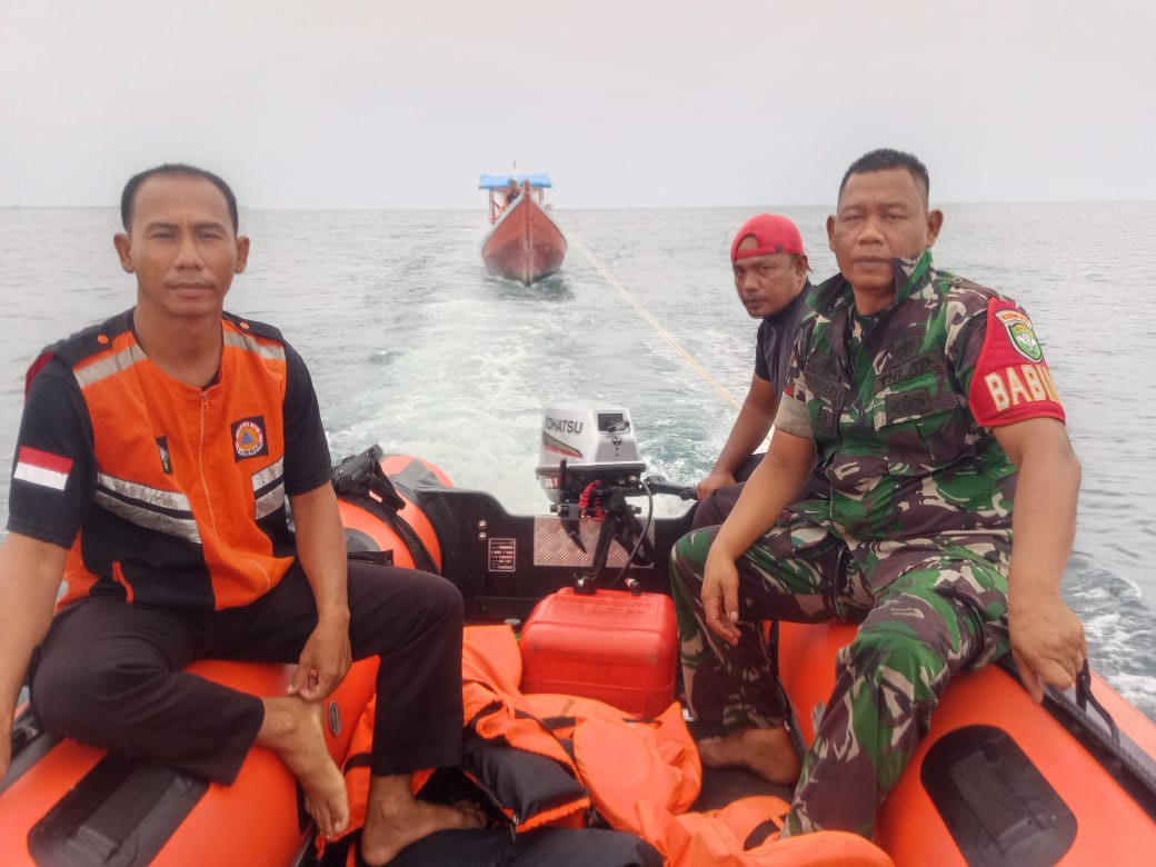 ‎Tim Gabungan TNI–Polri dan BPBD Aceh Selatan Berhasil Evakuasi Dua Nelayan yang Terombang-Ambing di Laut