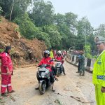 Gerak Cepat Polres Aceh Selatan Tangani Longsor di Gunung Batu Itam, Arus Lalu Lintas Lumpuh Total