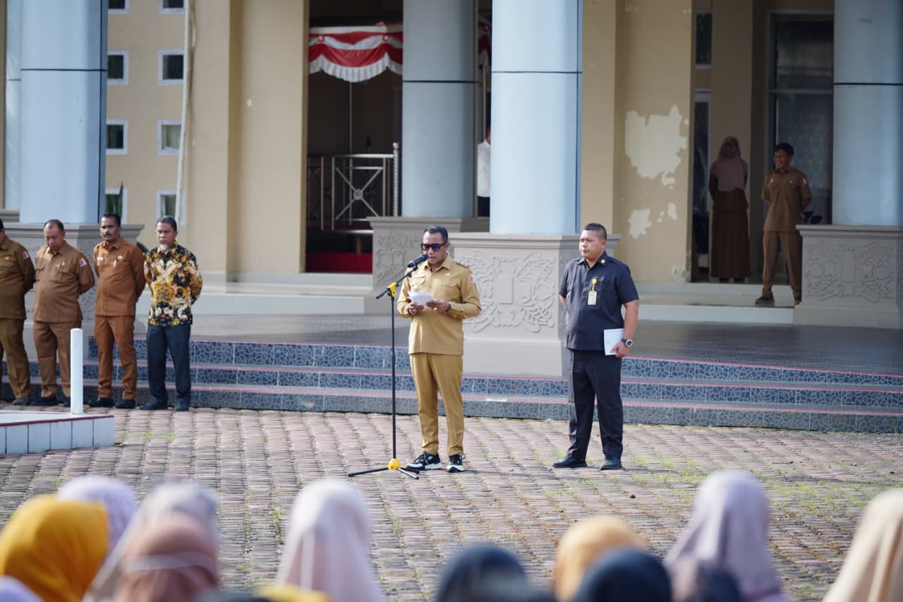 Wabup Nagan Raya Pimpin Apel Gabungan Pelepasan Purnatugas Sekda