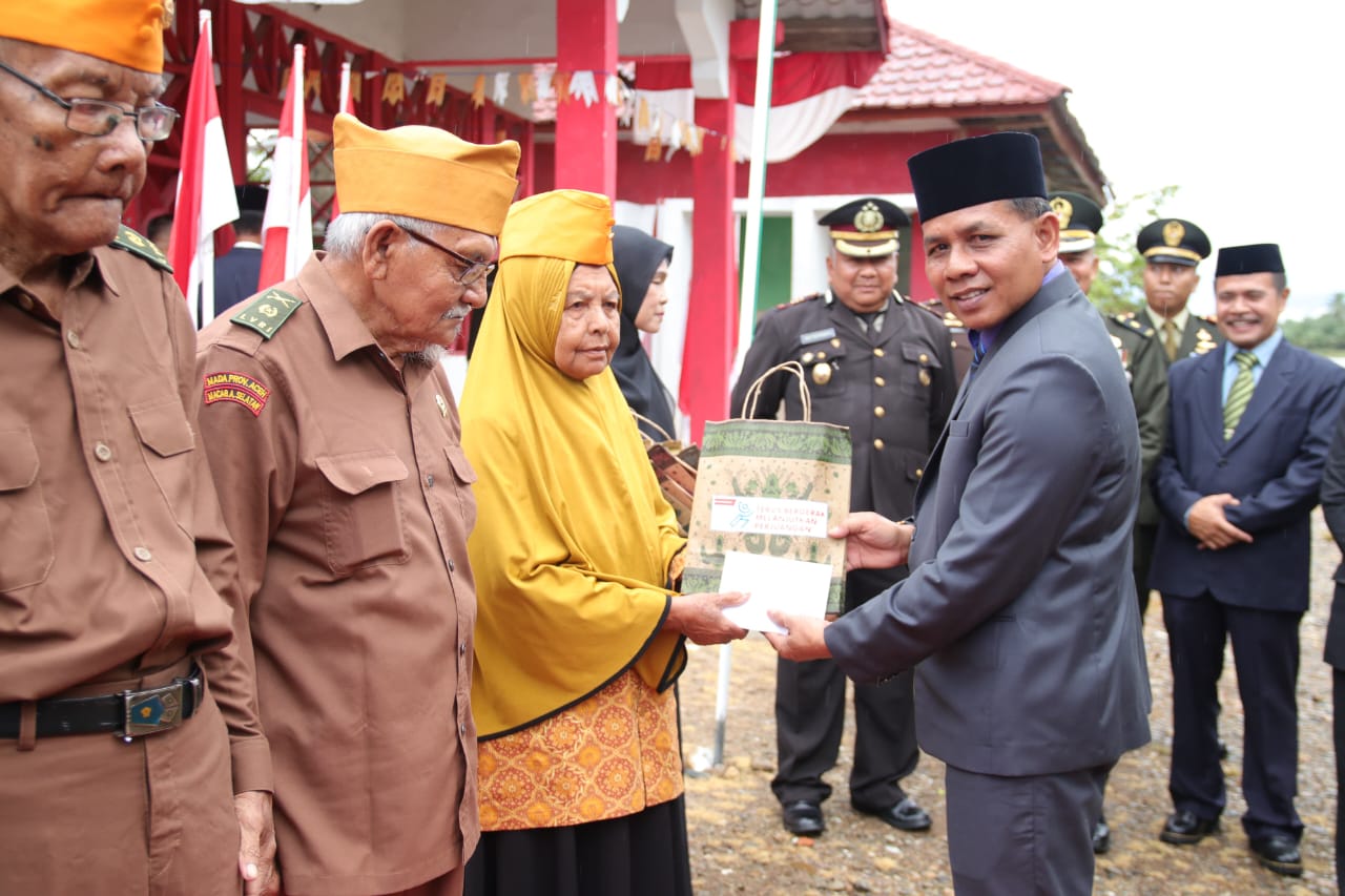 Memperingati Hari Pahlawan, Pemkab Aceh Selatan Gelar Upacara Ziarah di Makam Cut Ali dan Rajo Lelo