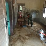 ‎Babinsa Koramil 08/Bakongan Gerak Cepat Bantu Warga Terdampak Banjir di Desa Beutong