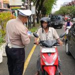 Satlantas Polres Aceh Barat Tingkatkan Edukasi Keselamatan, Sebar Brosur Tertib Lalu Lintas pada Ops Zebra Seulawah 2025